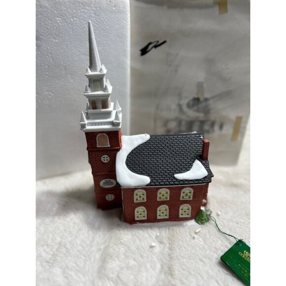 Department 56 The Heritage Village Old Church New England Series - Picture 2 of 3